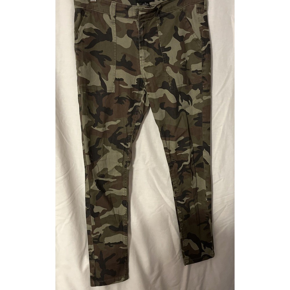 Sanctuary Pants Women’s 29 Green Camo Skinny Legs Flat Front Pockets Slacks